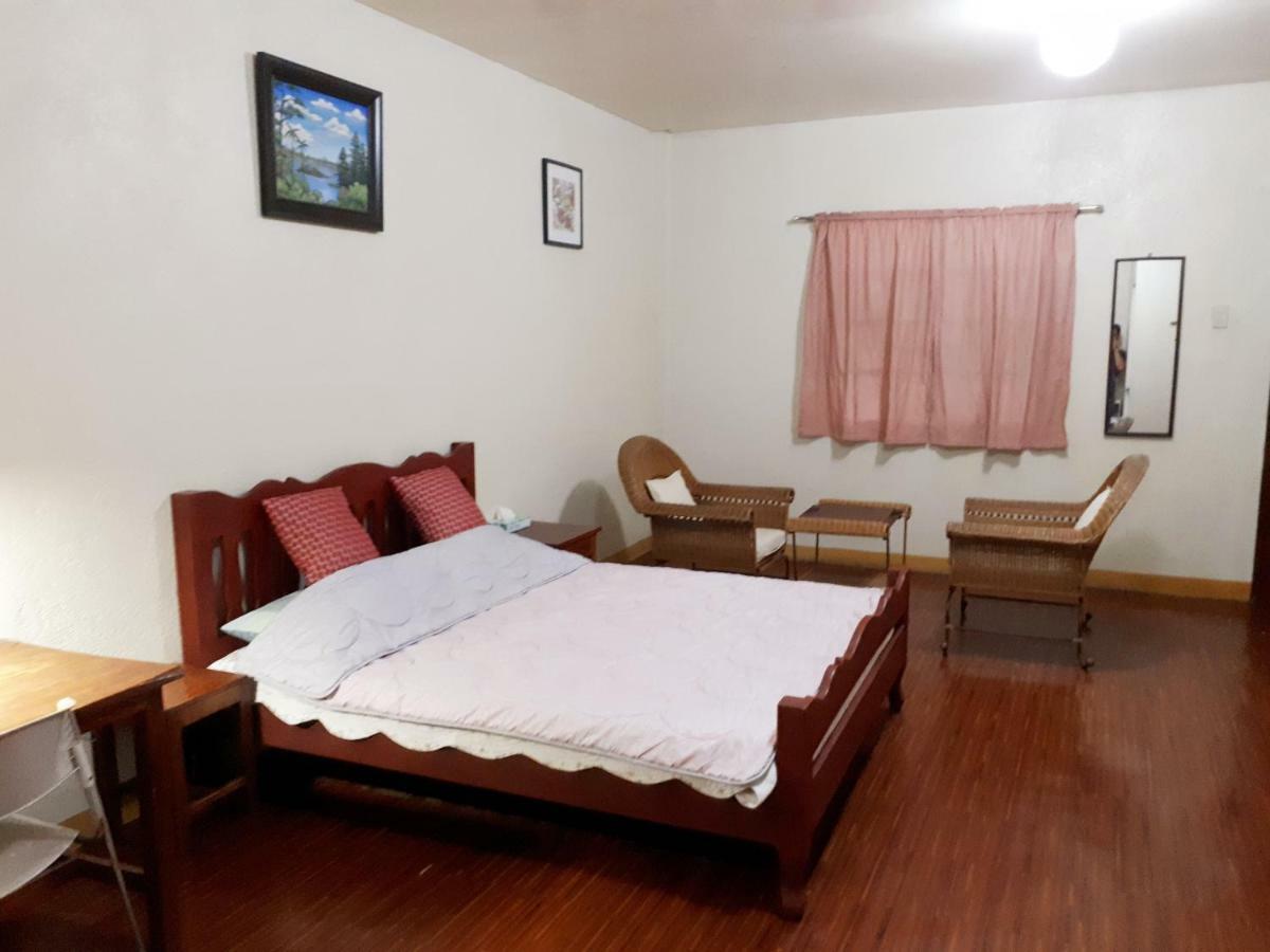 Minine Guesthouse Silang Екстер'єр фото