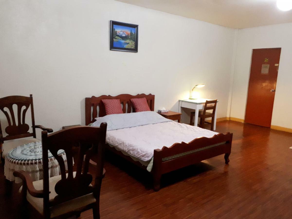 Minine Guesthouse Silang Екстер'єр фото