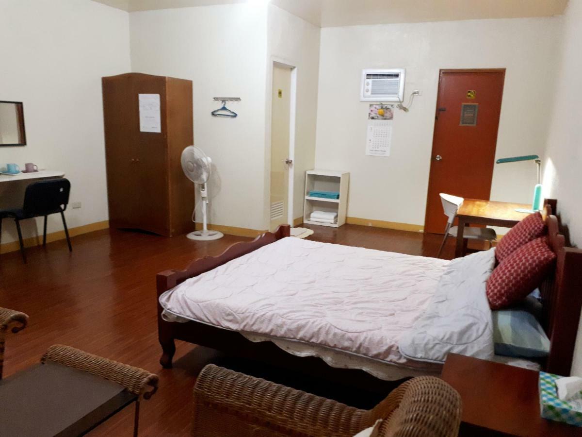 Minine Guesthouse Silang Екстер'єр фото