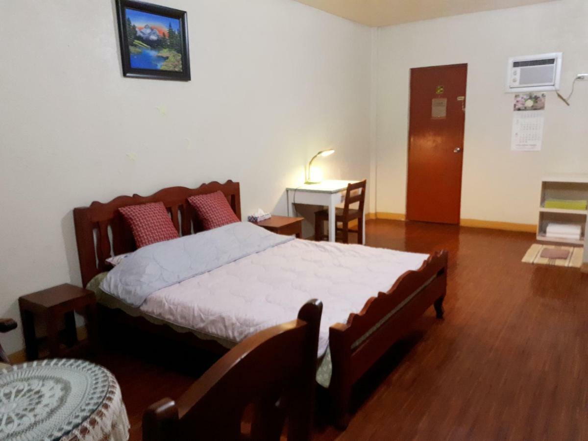 Minine Guesthouse Silang Екстер'єр фото