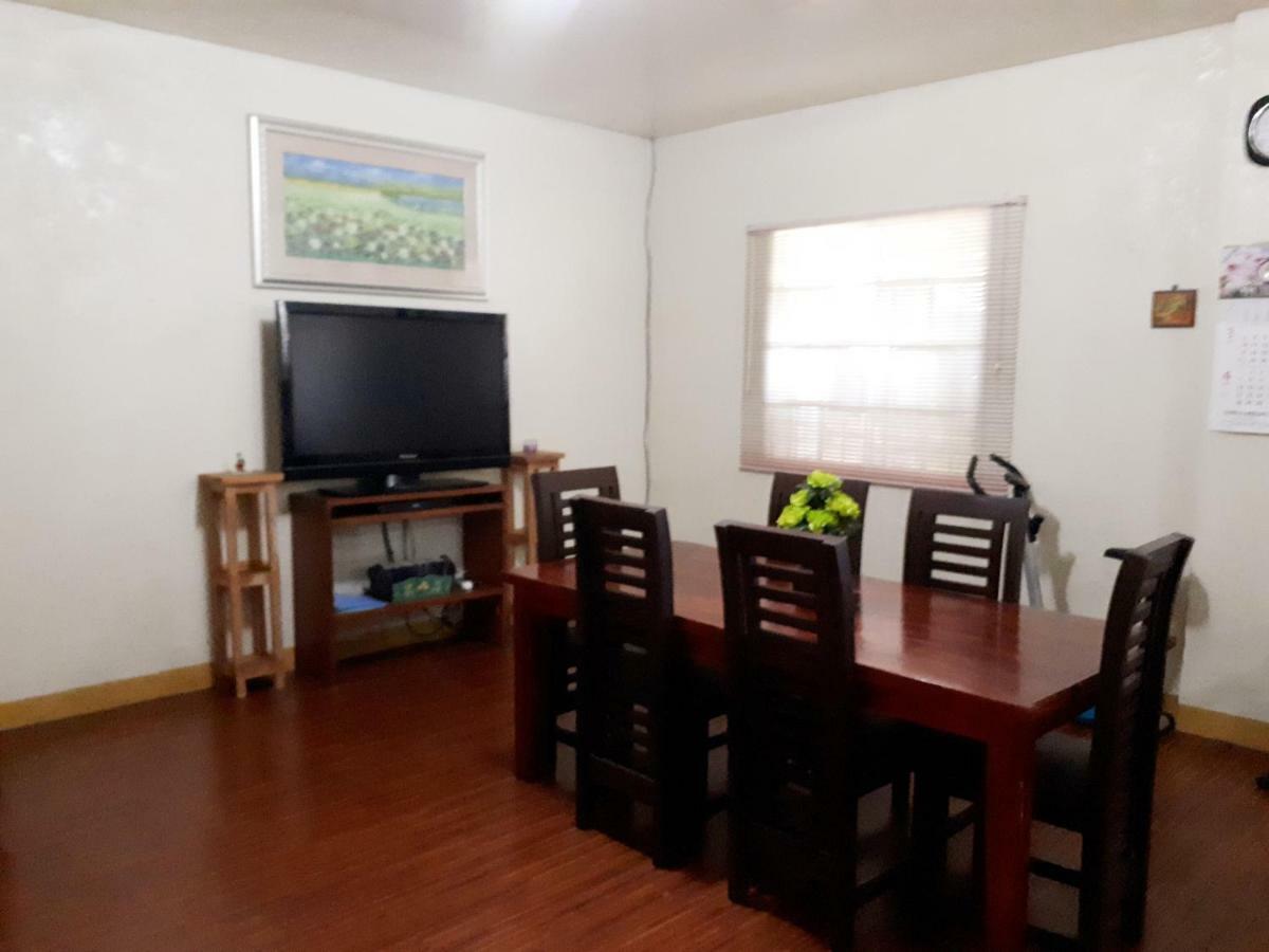 Minine Guesthouse Silang Екстер'єр фото