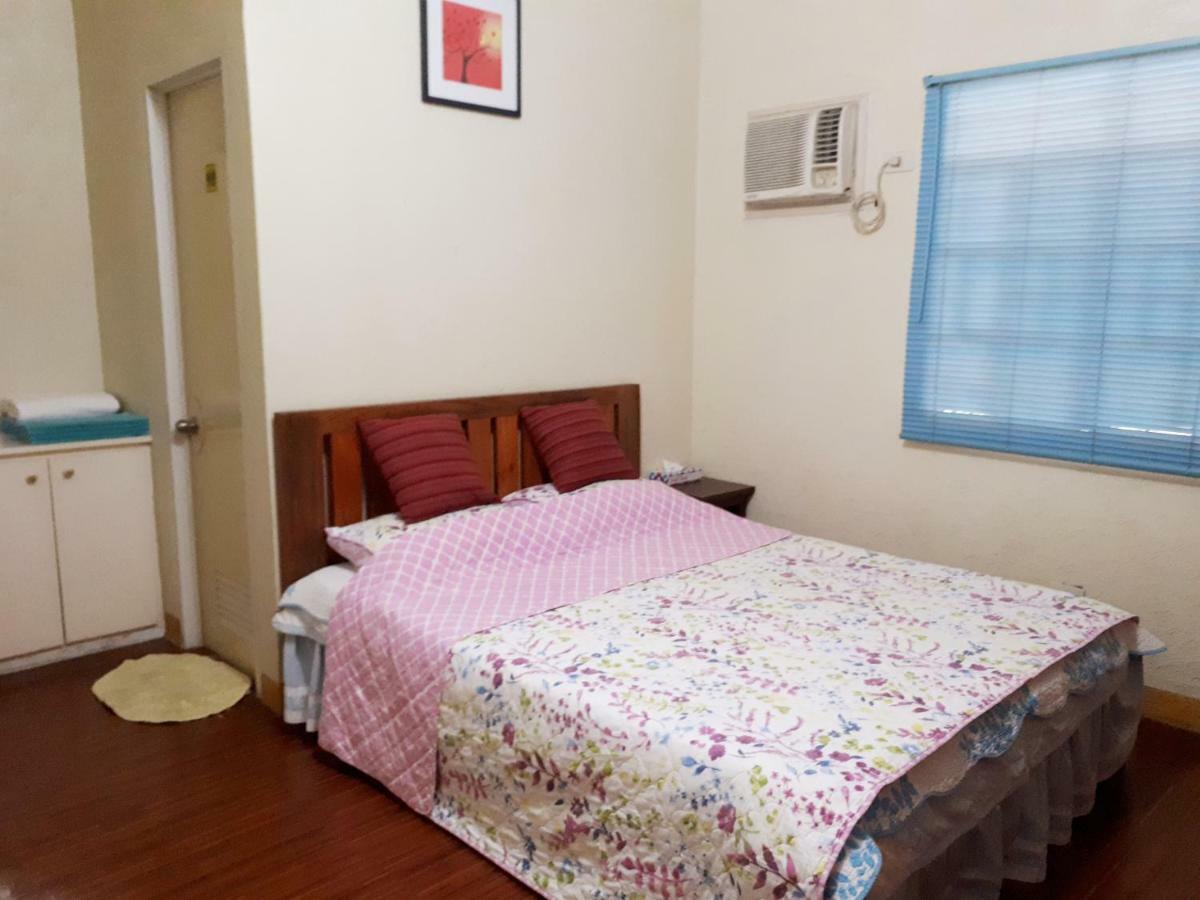 Minine Guesthouse Silang Екстер'єр фото