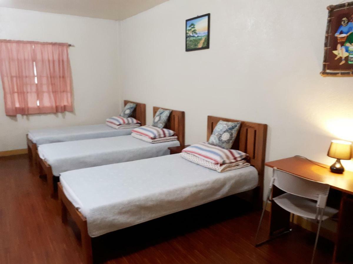 Minine Guesthouse Silang Екстер'єр фото