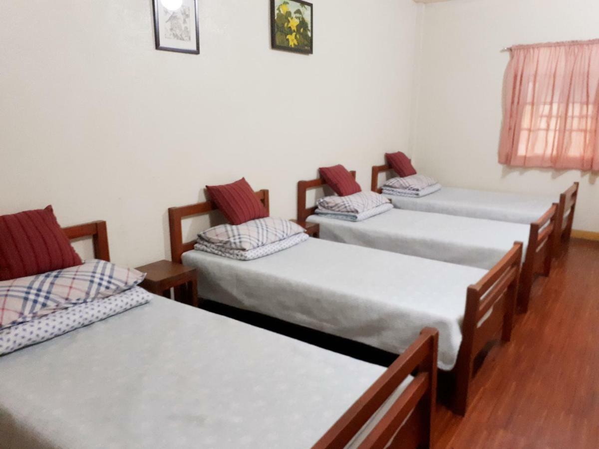 Minine Guesthouse Silang Екстер'єр фото