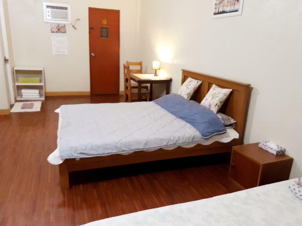 Minine Guesthouse Silang Екстер'єр фото