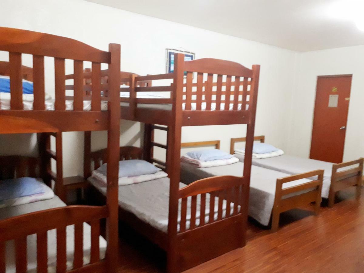 Minine Guesthouse Silang Екстер'єр фото