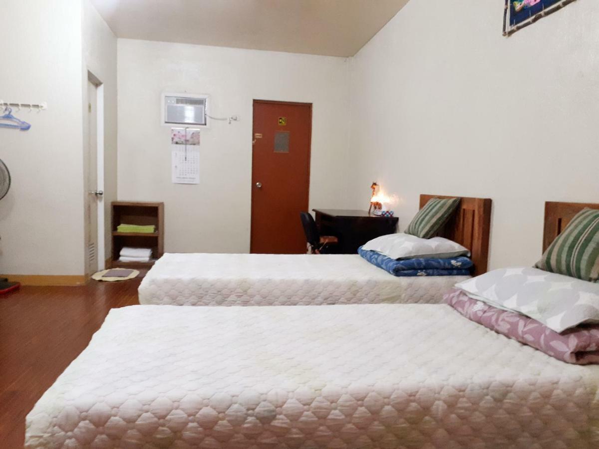 Minine Guesthouse Silang Екстер'єр фото