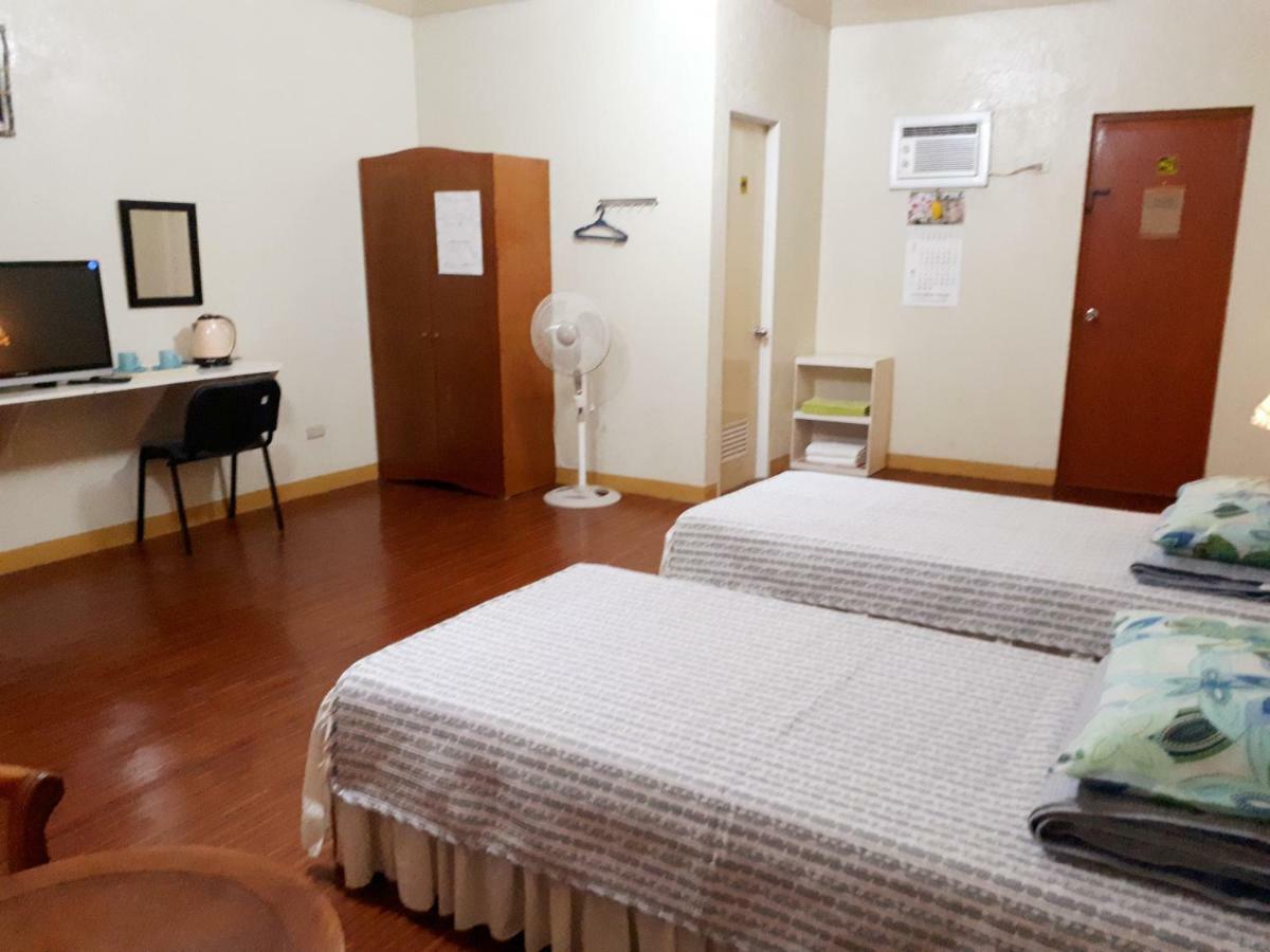 Minine Guesthouse Silang Екстер'єр фото