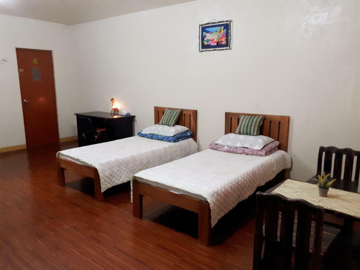 Minine Guesthouse Silang Екстер'єр фото