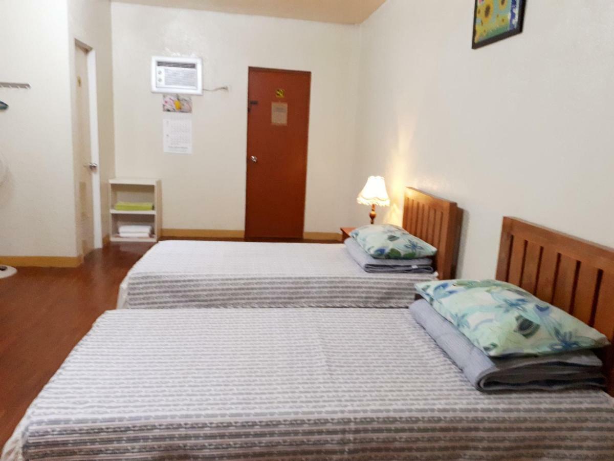 Minine Guesthouse Silang Екстер'єр фото