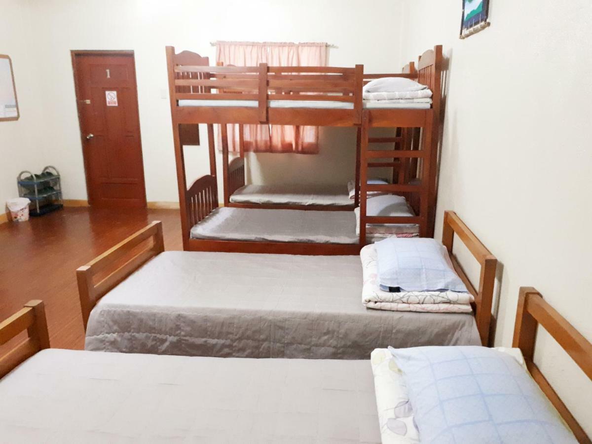 Minine Guesthouse Silang Екстер'єр фото