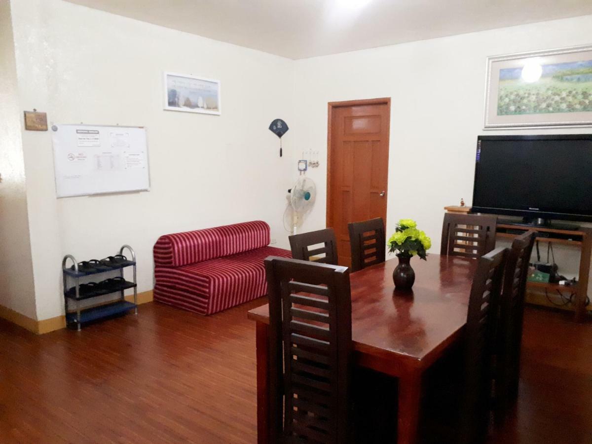 Minine Guesthouse Silang Екстер'єр фото