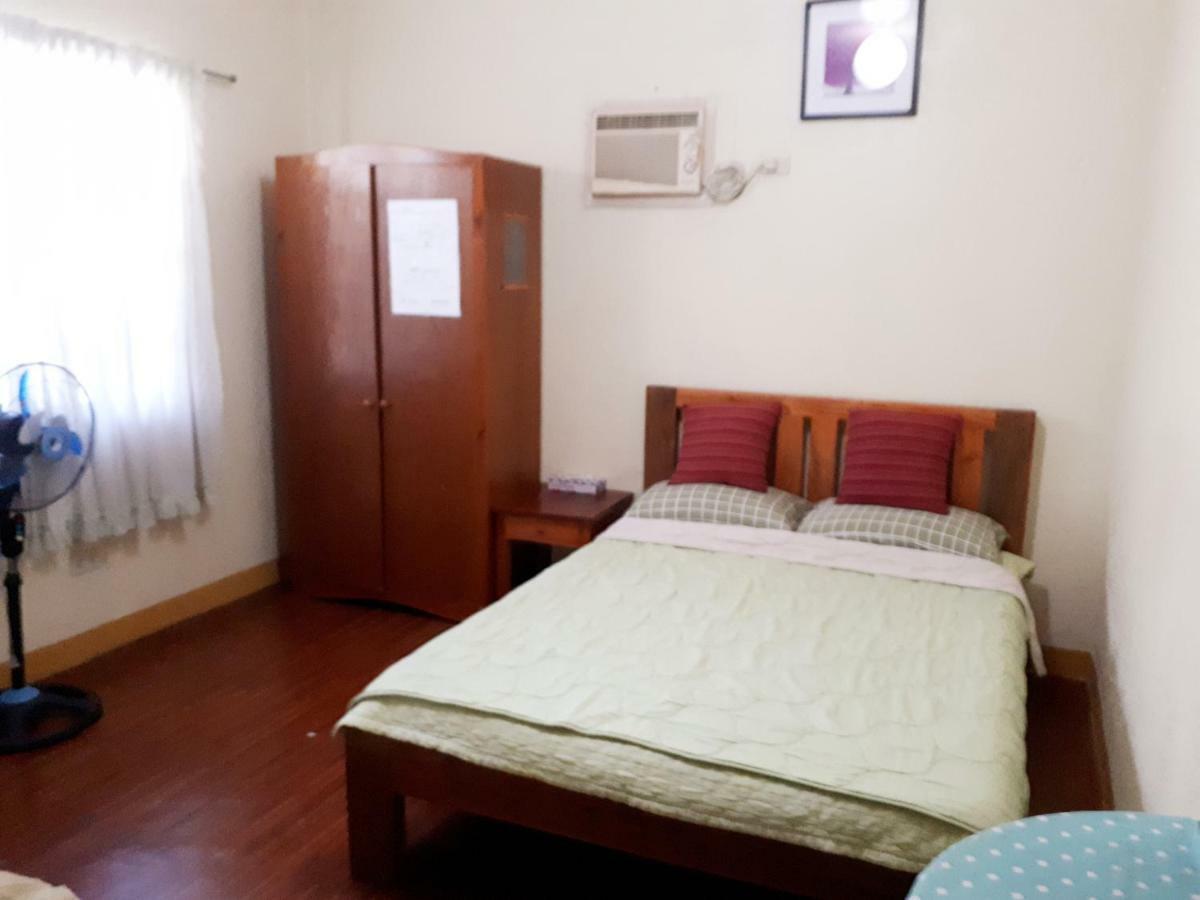 Minine Guesthouse Silang Екстер'єр фото