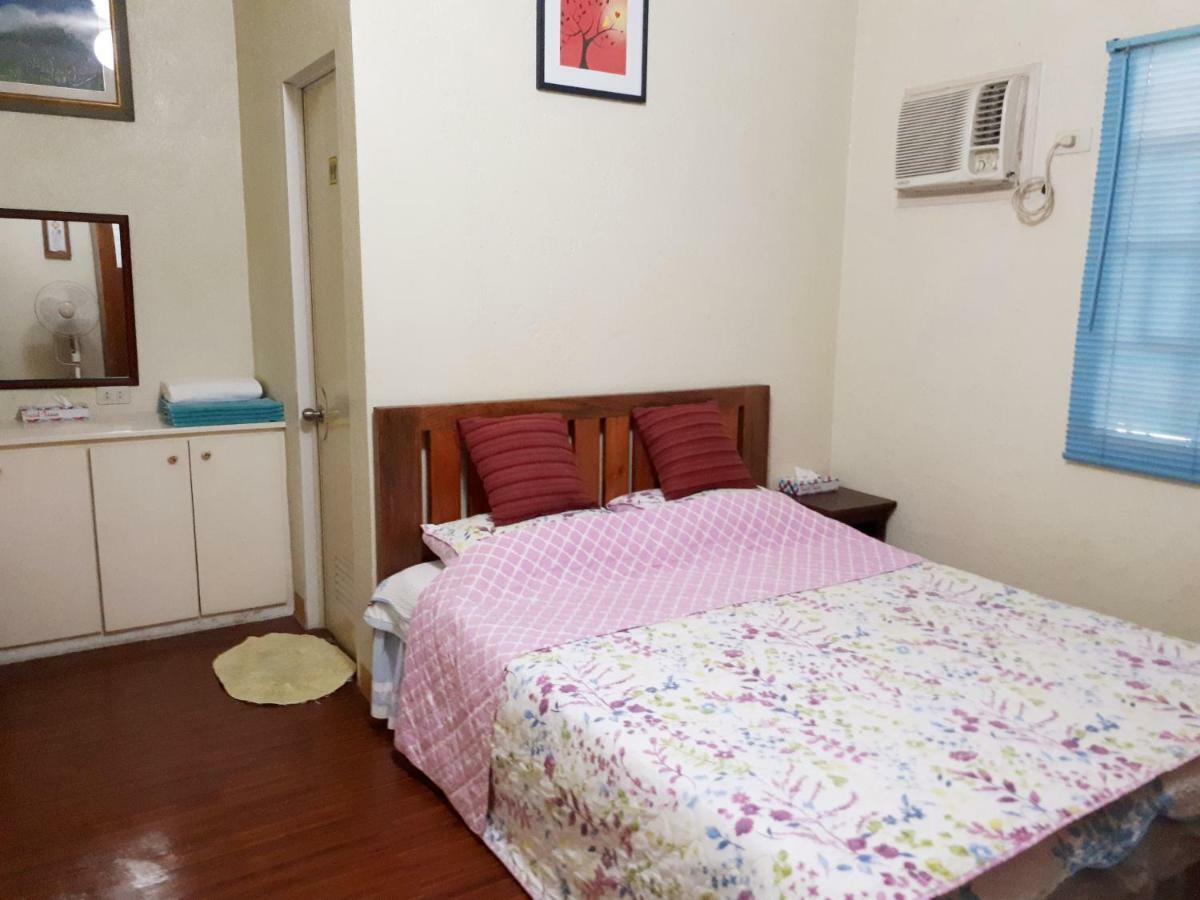 Minine Guesthouse Silang Екстер'єр фото