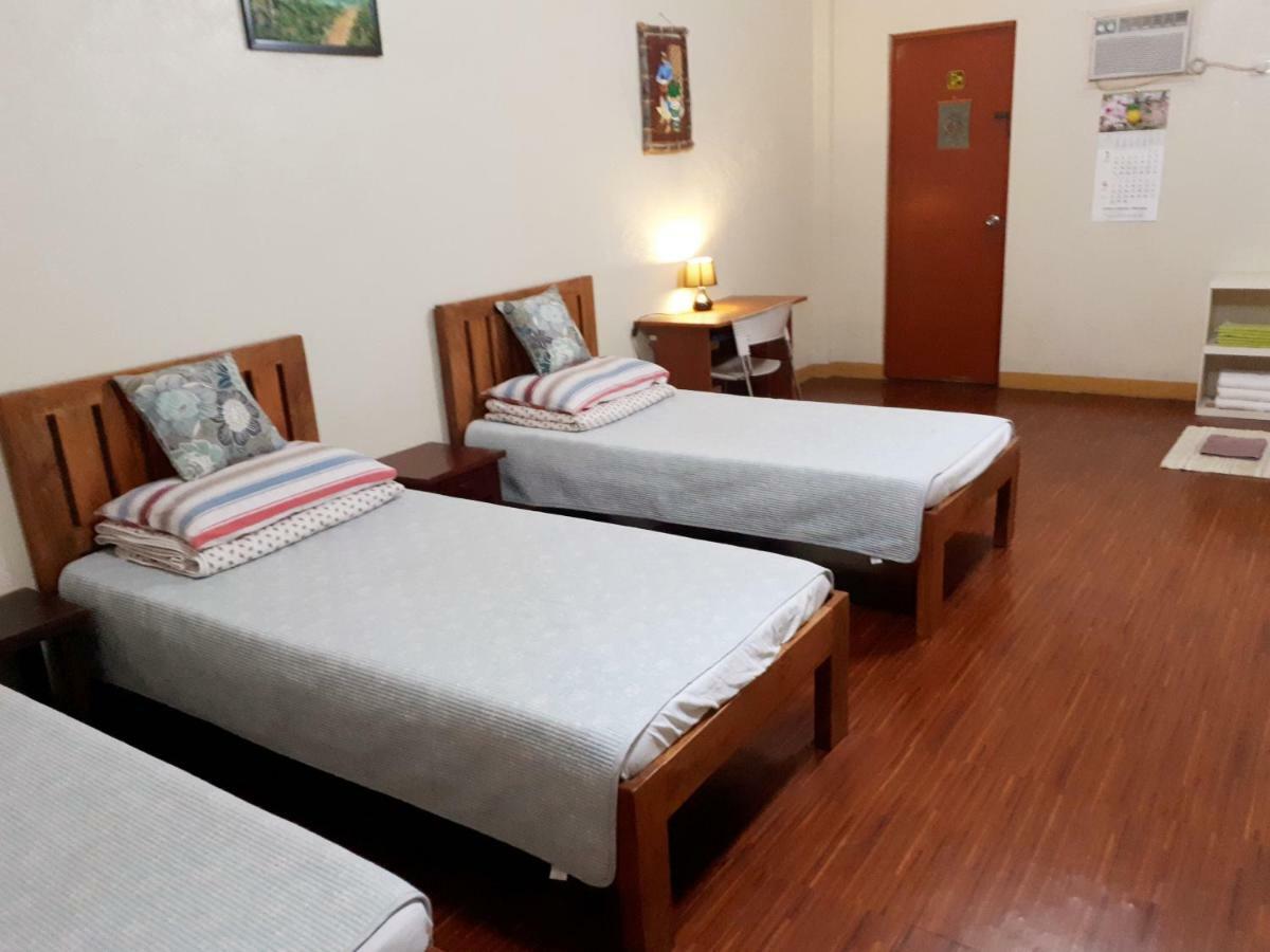 Minine Guesthouse Silang Екстер'єр фото