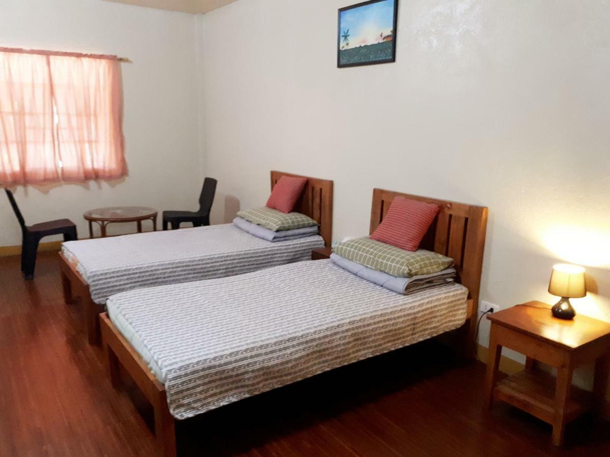 Minine Guesthouse Silang Екстер'єр фото