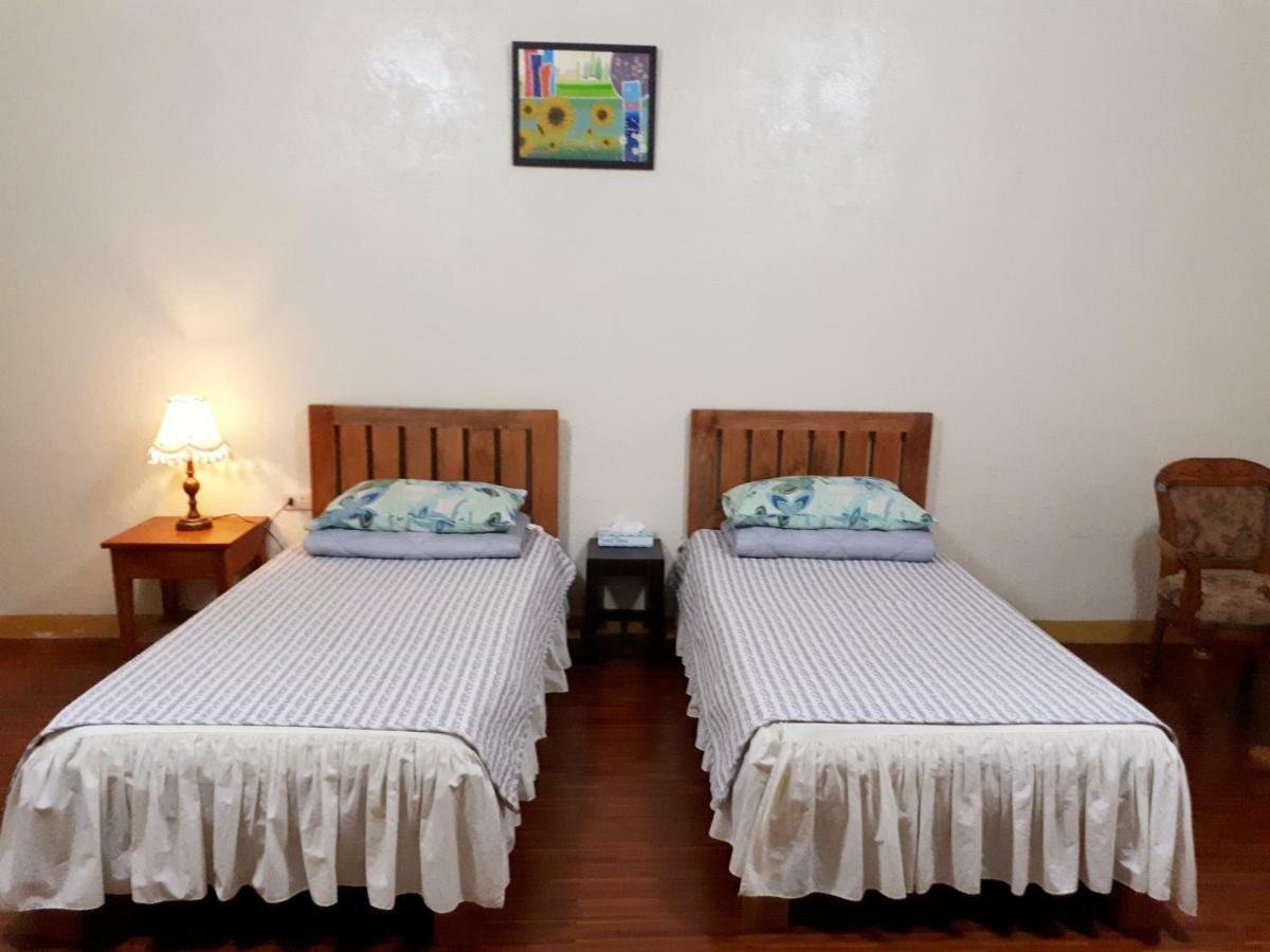 Minine Guesthouse Silang Екстер'єр фото