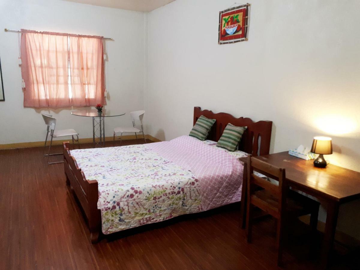 Minine Guesthouse Silang Екстер'єр фото